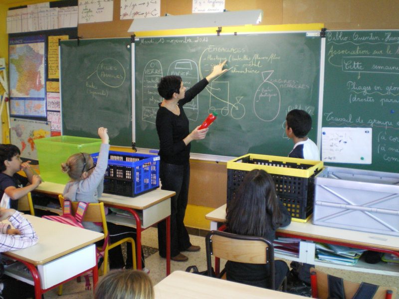 Laurence en animation scolaire dans le Var