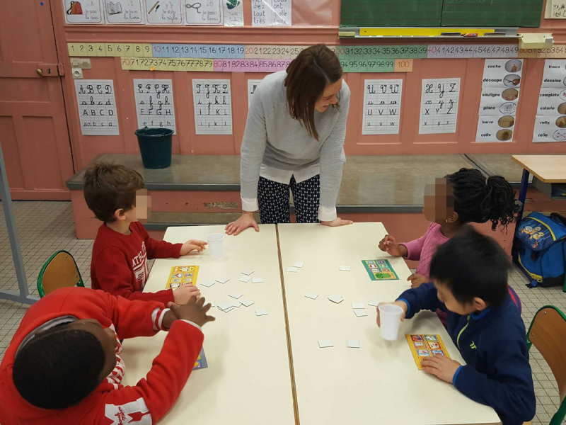 Julie en animation scolaire à Saint Denis